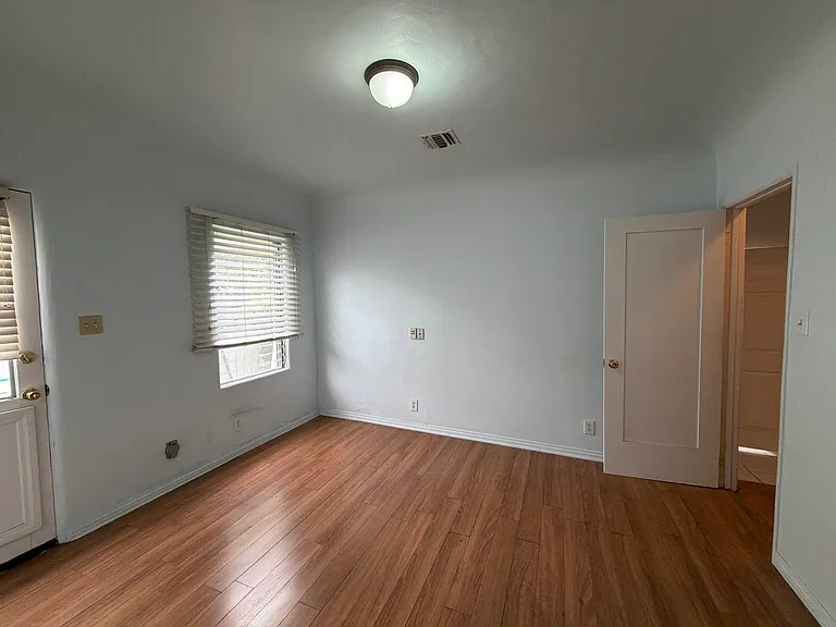 122 E Linda Vista Ave — Photo 9