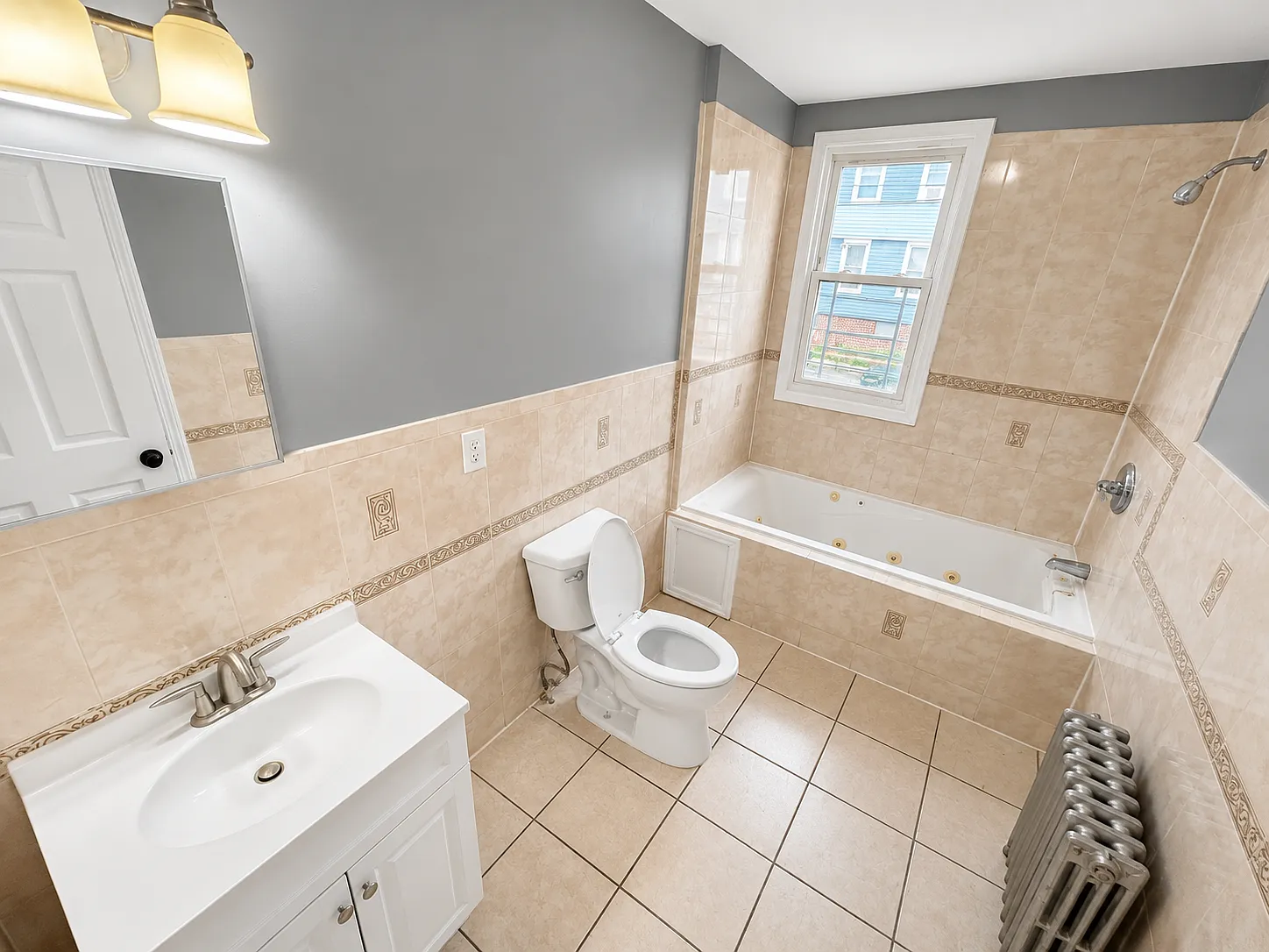 5 bed, 1.5 bath, 1500 sqft, $2,495 — Photo 3