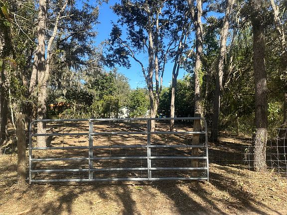 3rd image of 1854 N Seminole Rd