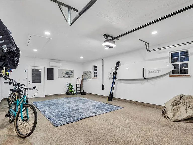 31 Lands End Ln — Photo 48