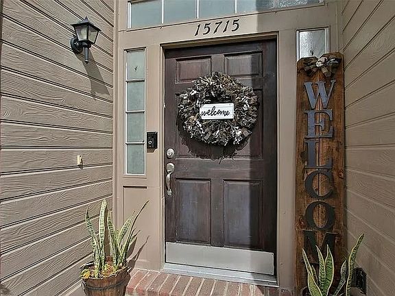 4th image of 15715 Constitution Ln