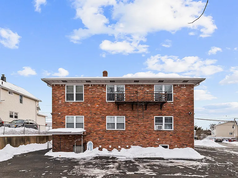 198 Conover Ave #4 — Photo 14