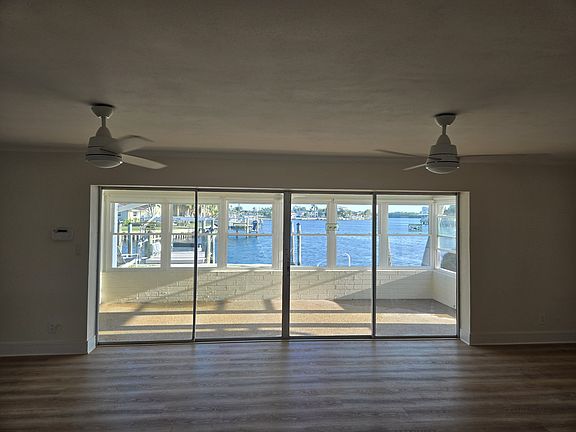 4th image of 1300 40th Ave NE