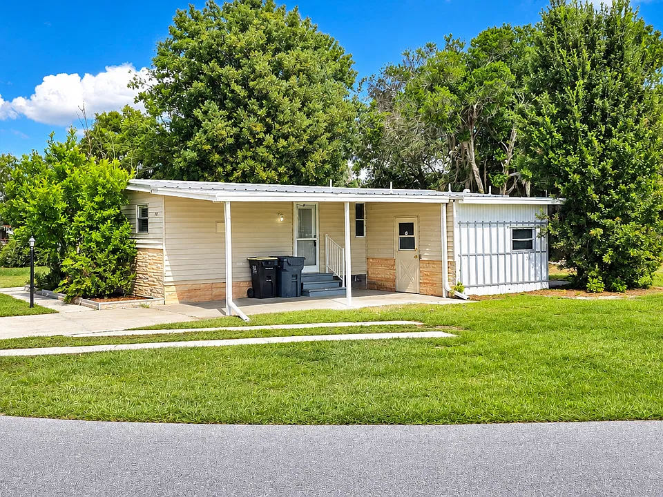 157 Caloosa Lake Cir S