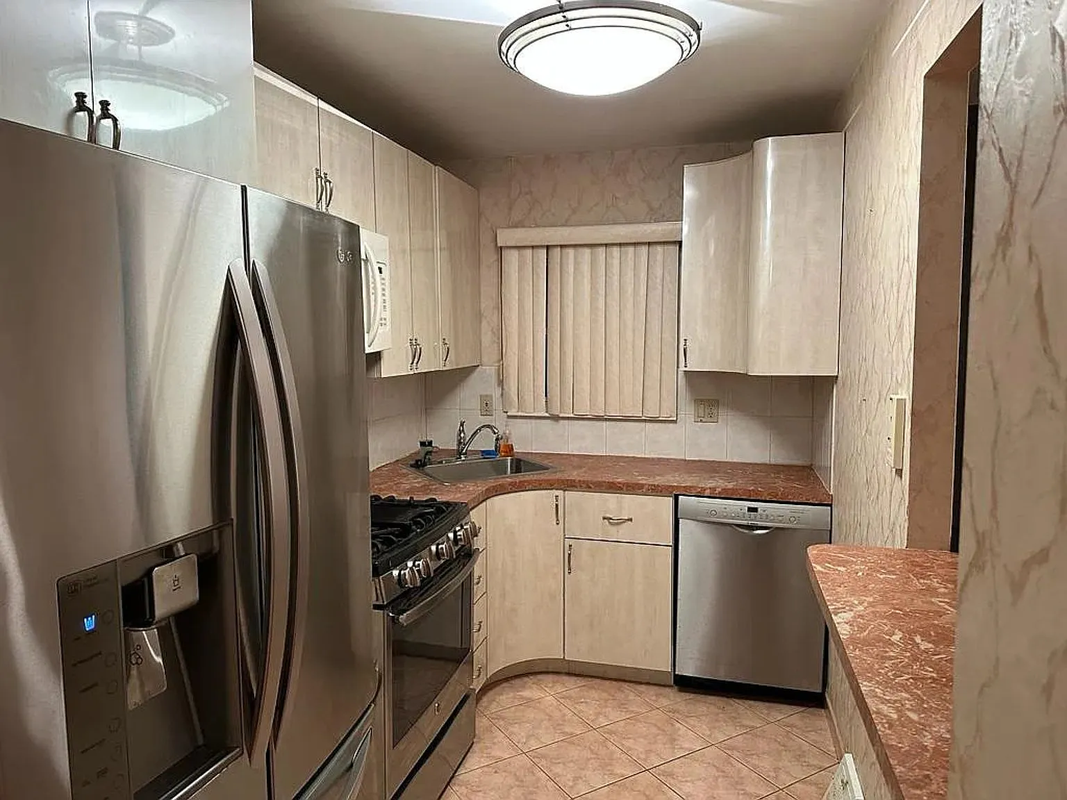 3 bed, 1664 sqft, $2,200 — Photo 4