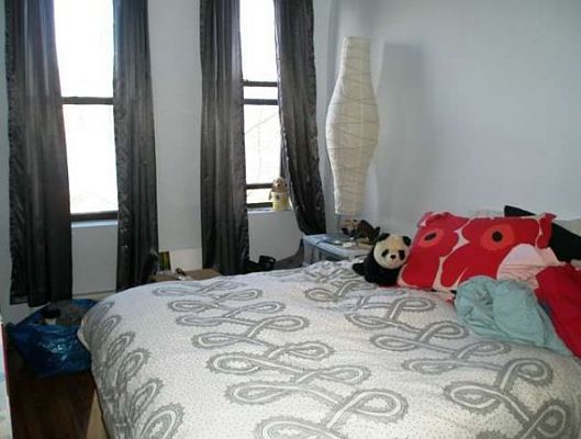 Bedroom with Queen Sized Bed