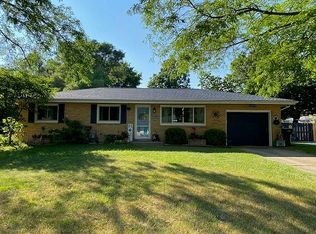 19195 Staffordshire Dr, South Bend, IN