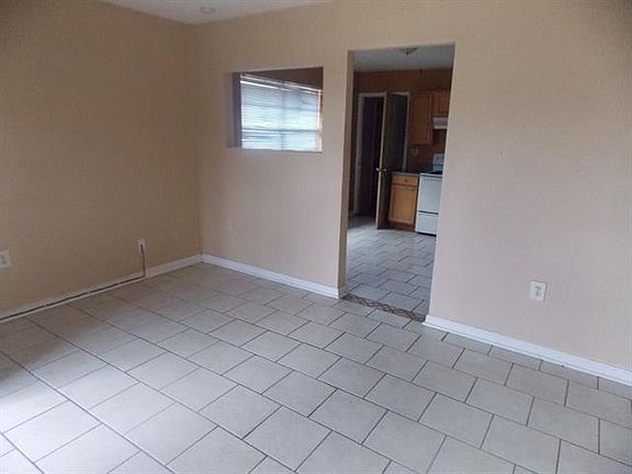 5th image of 7830 Arcadia Ln