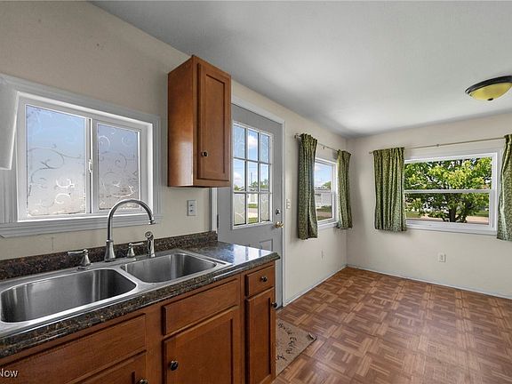 5th image of 4765 Valley Hills Dr