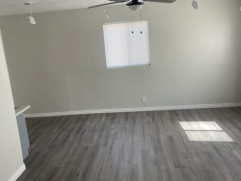 425 W Cherry St — Photo 10