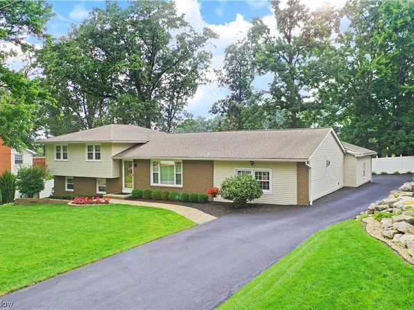 8497 Deer Creek Ln NE, Warren, OH 44484