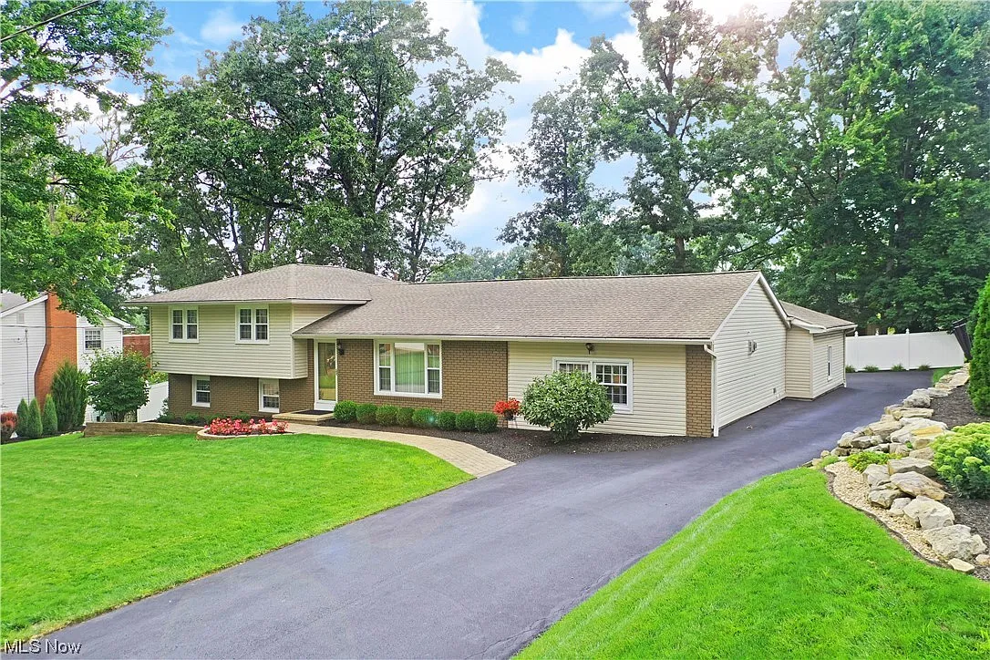 8497 Deer Creek Ln NE photo 1