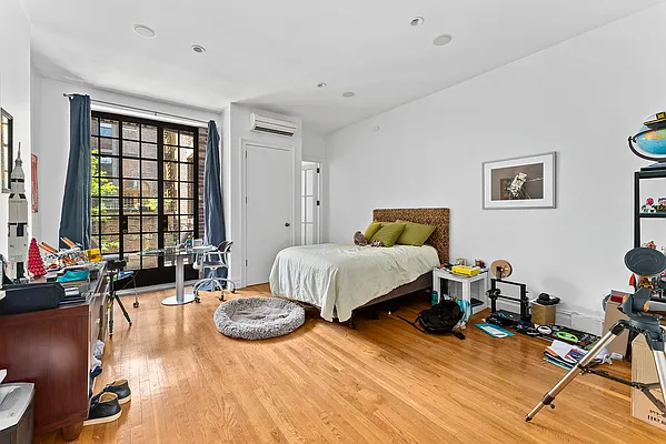 Rented by Douglas Elliman | media 26