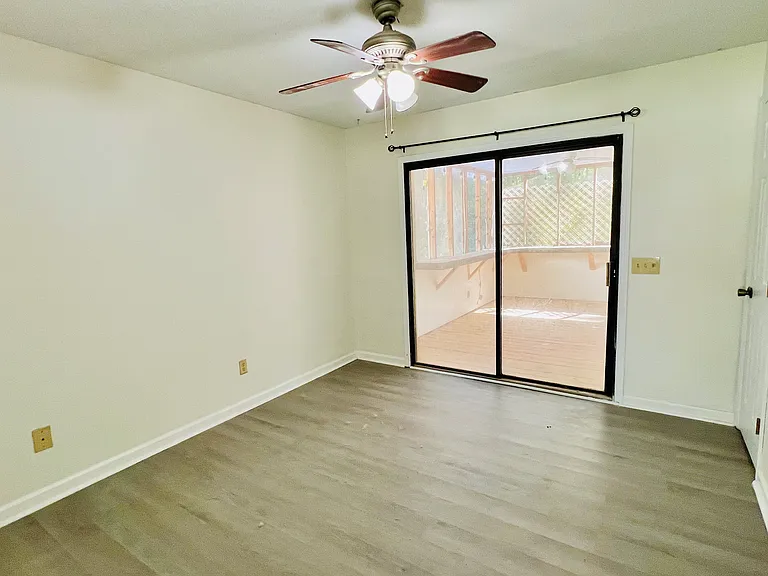 102 Pinewood Dr — Photo 10