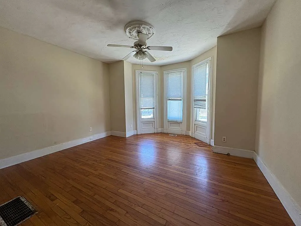 3 bed, 1.5 bath, $2,150 — Photo 3