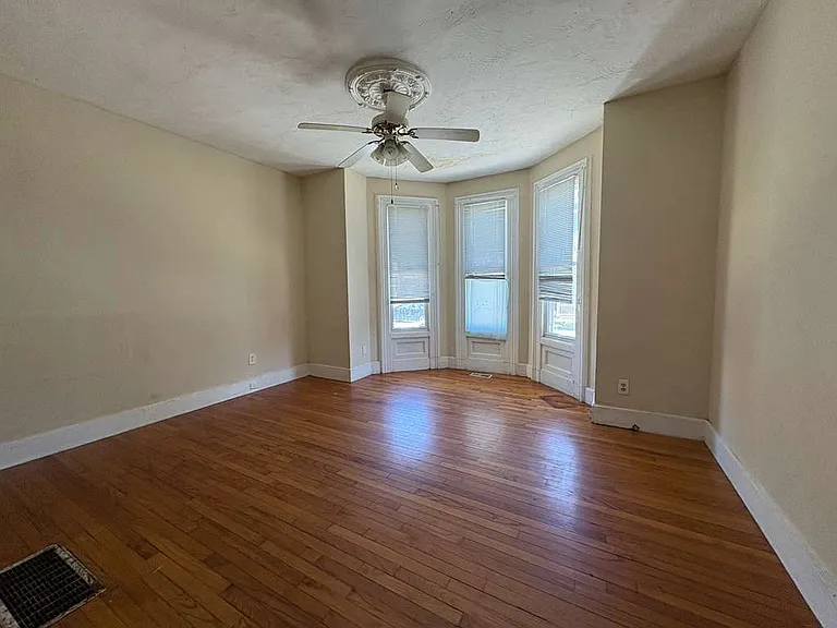 224 Lloyd St — Photo 3