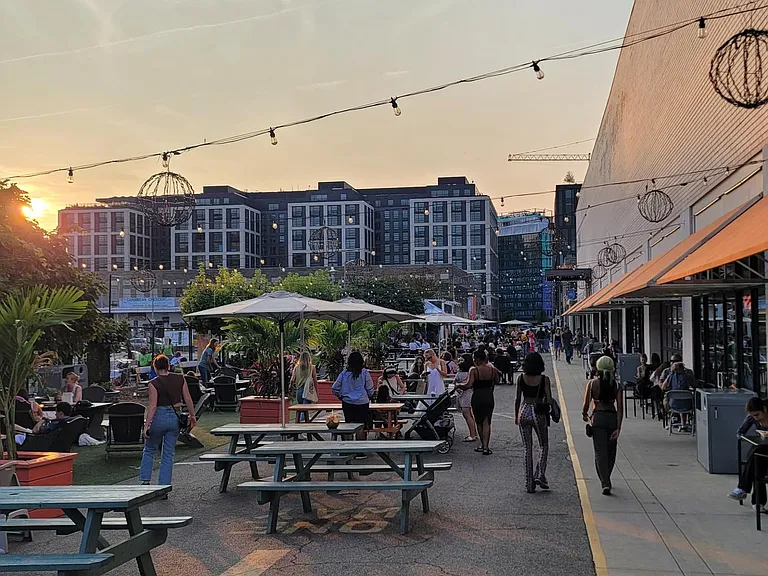 19 minute walk, 6 minute driver to Union Market