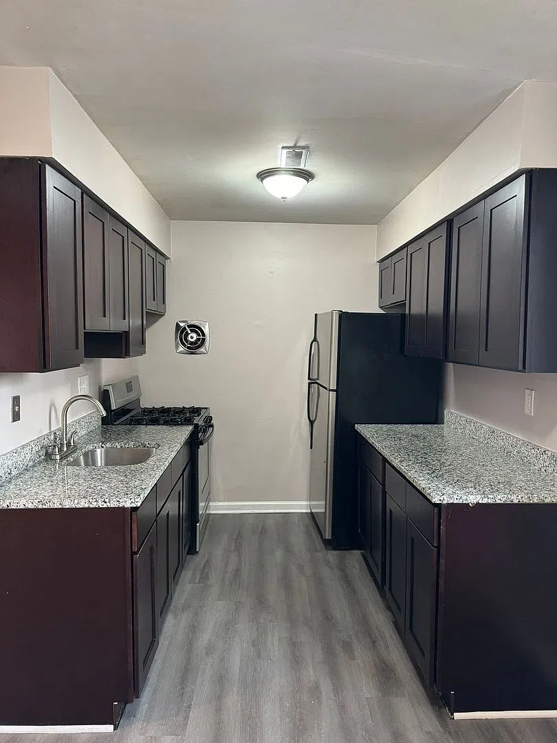4020 1/2 N. Rogers Ave — Photo 2