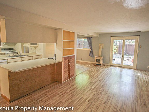 4th image of 13 Russell Ct S