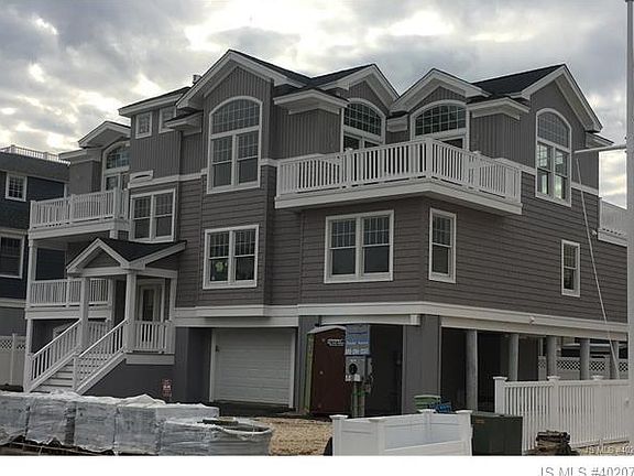 3rd image of 6 W Judith Ave