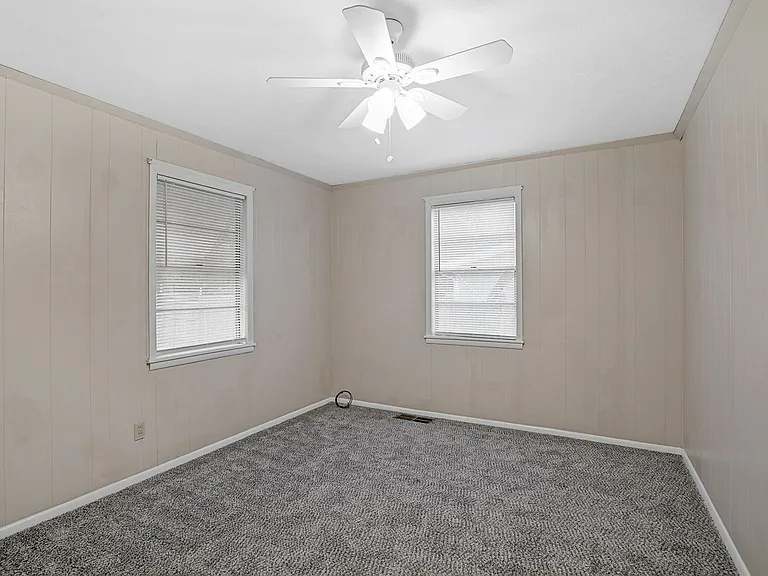 303 W Davis St — Photo 14