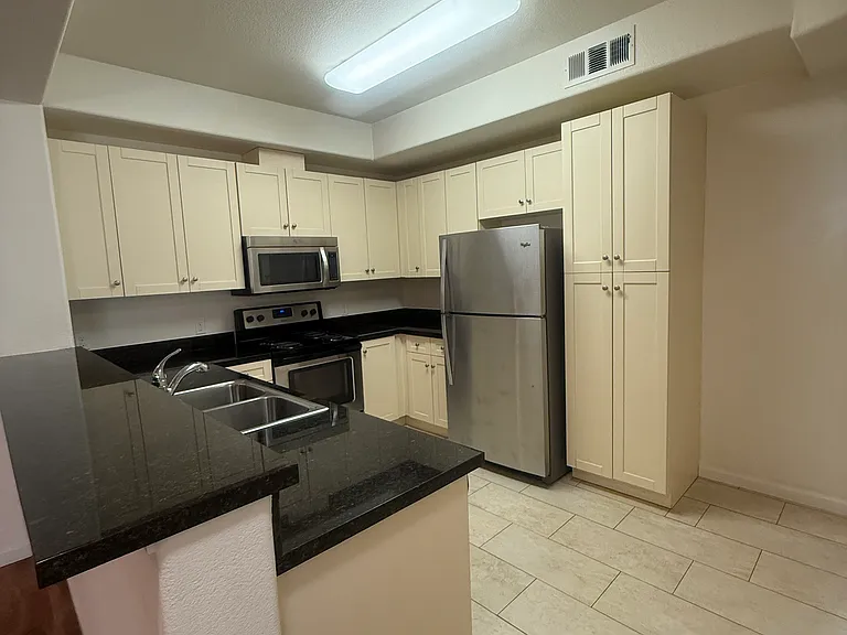 Diamond Creek Condominiums/ Apartments — Photo 20
