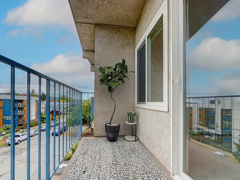 1706 NW 59th St #202 — Photo 11