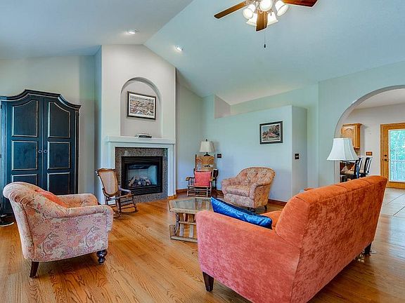 3rd image of 10 Meyer Ln