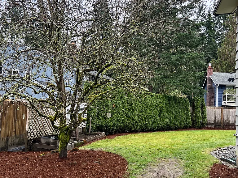NE 11th St — Photo 25