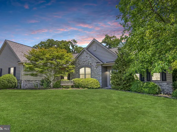 3945 Blossom Valley Dr, York, PA 17402