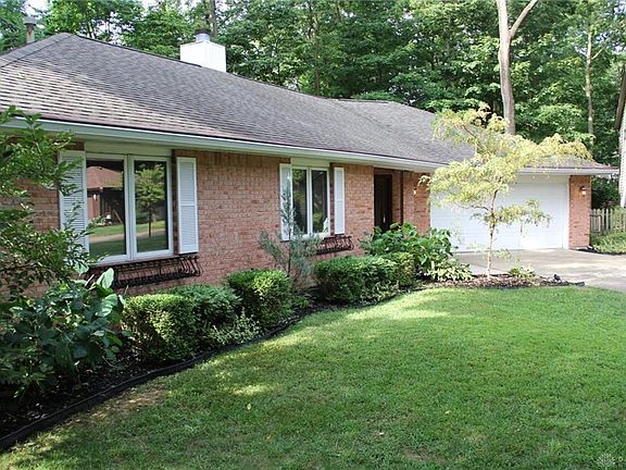 4th image of 320 Green Oak Dr