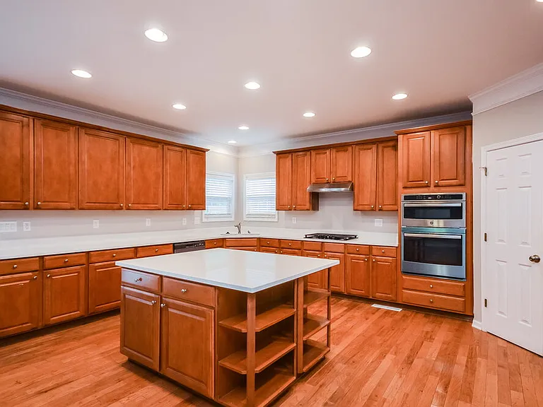 2408 Hyde Park Ct — Photo 7