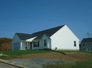 160 Stone Creek Dr, York, PA 17406