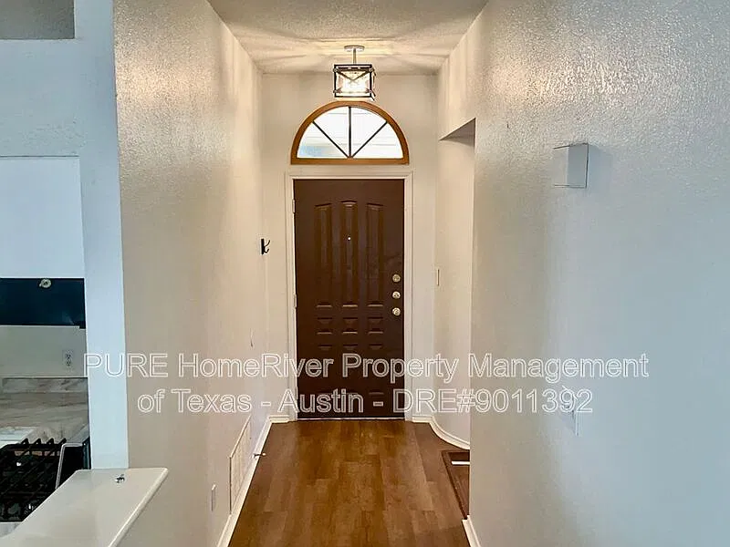 3 bed, 2.0 bath, 1341 sqft, $1,775 — Photo 2