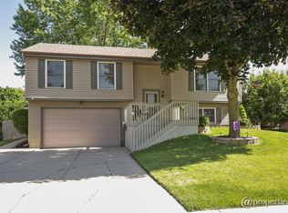5110 W Greenbrier Dr, McHenry, IL 60050