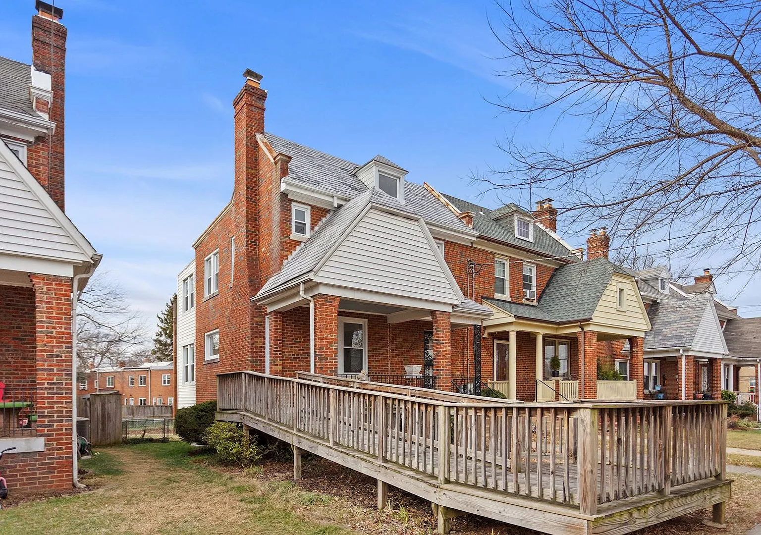 Stunning 3BR/2.5BA Home in Brookland Available Now! — Photo 2