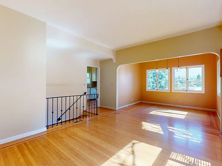 420 Lester Ave — Photo 8