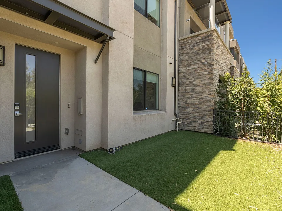 13107 W Lumina Way