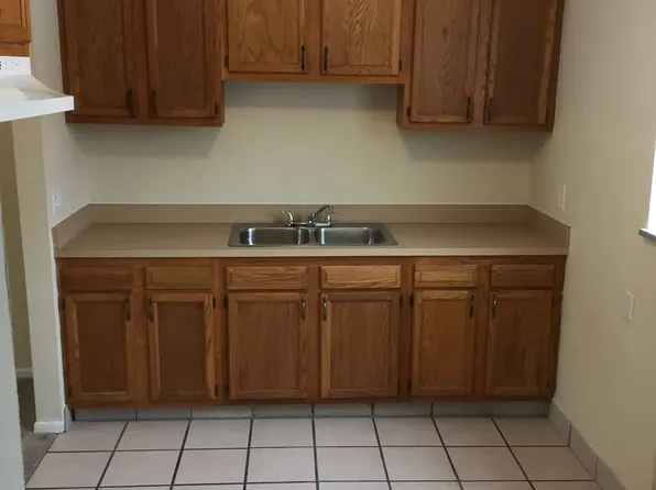 23673 Banbury Cir, Warrensville Heights, OH