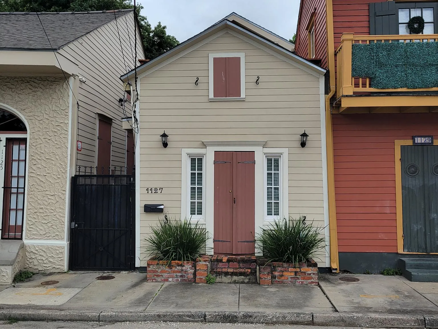2 bed, 1.5 bath, 1500 sqft, $2,100 — Photo 1