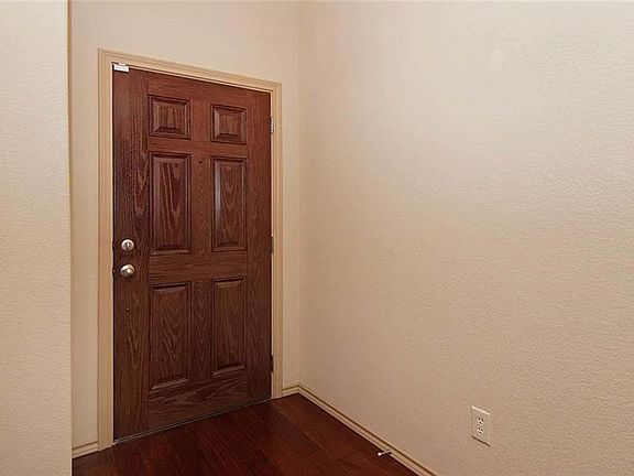 5th image of 2200 Caroline Dr