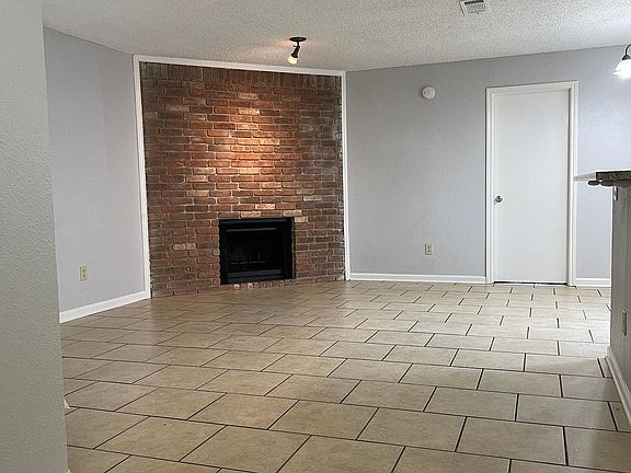 3rd image of 6715 Crestmont Ct