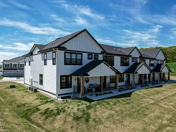 9975 Booneville Rd, West Des Moines, IA 50266