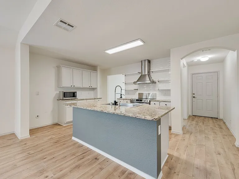 1123 Garnet St — Photo 9