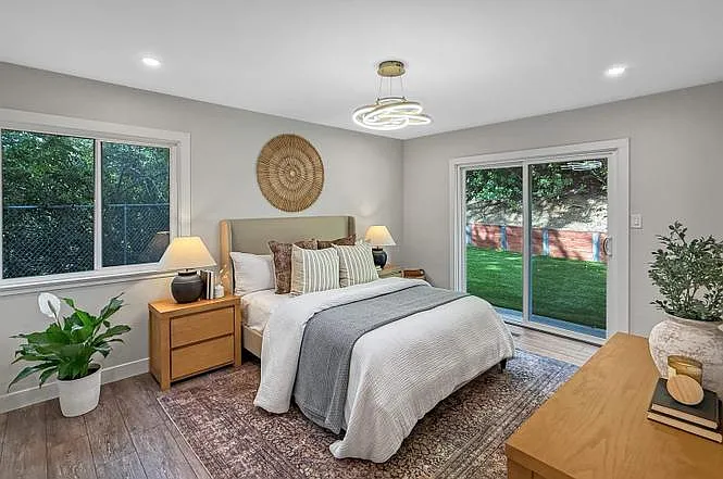 8 Cherry Hills Ct — Photo 2
