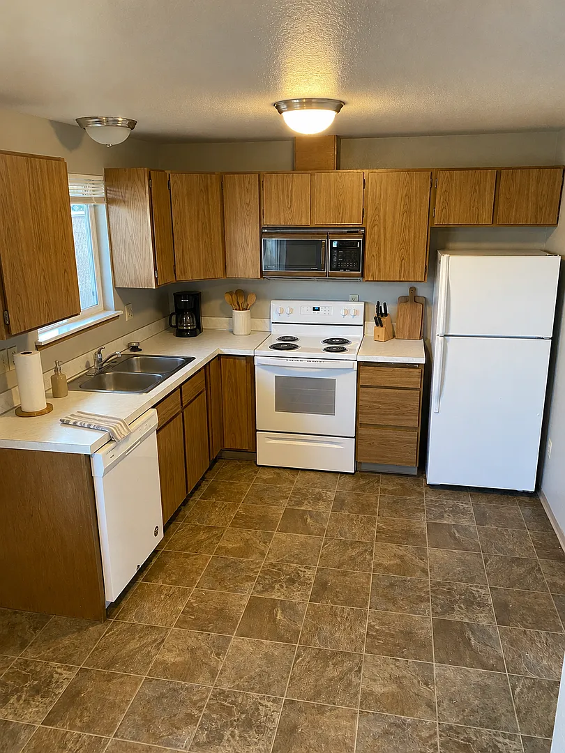 1120 S. 40th Ave. — Photo 2