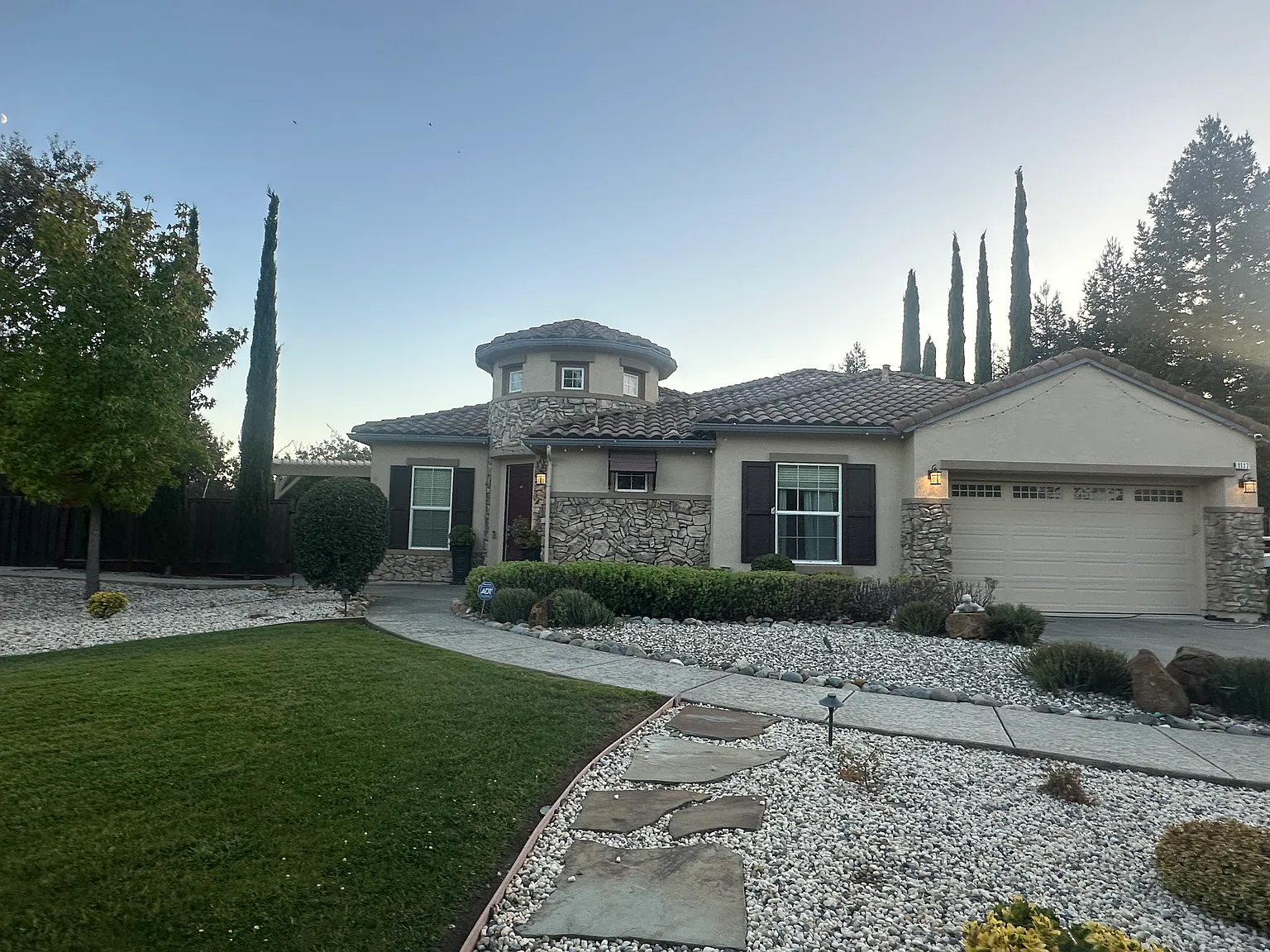 5 bed, 3400 sqft, $4,500 — Photo 2