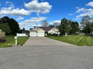 2707 Summer Ln, Marion, IL 62959