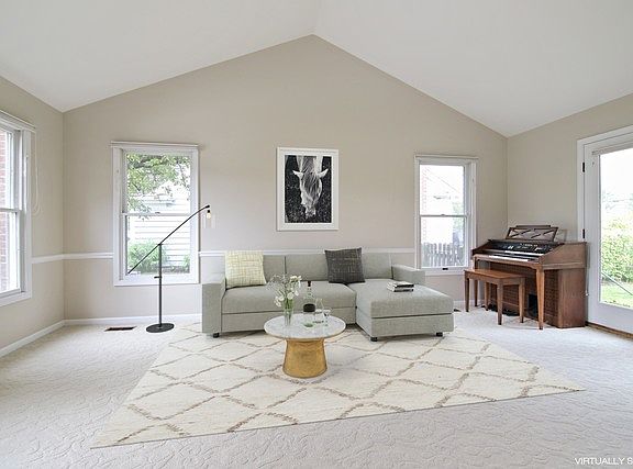 3rd image of 2451 Saranac Ln