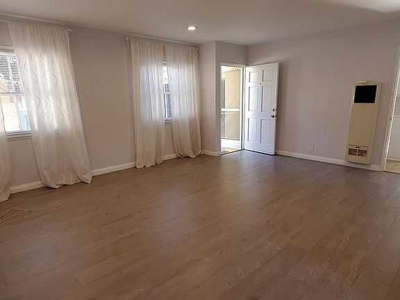 3rd image of 103 N Bonnie Ave